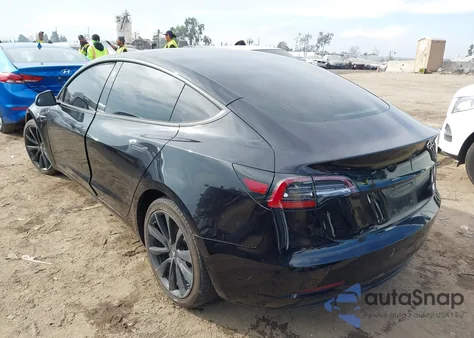 2018 Tesla Model 3 Long Range/Performance z USA, uszkodzony, nr VIN 5YJ3E1EB5JF100354